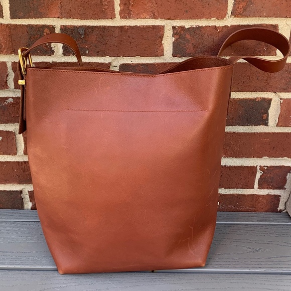 Madewell The Essential Bucket Tote - Picture 3 of 13